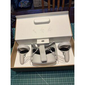 Oculus Quest 2 VR Headset With Controllers & Box